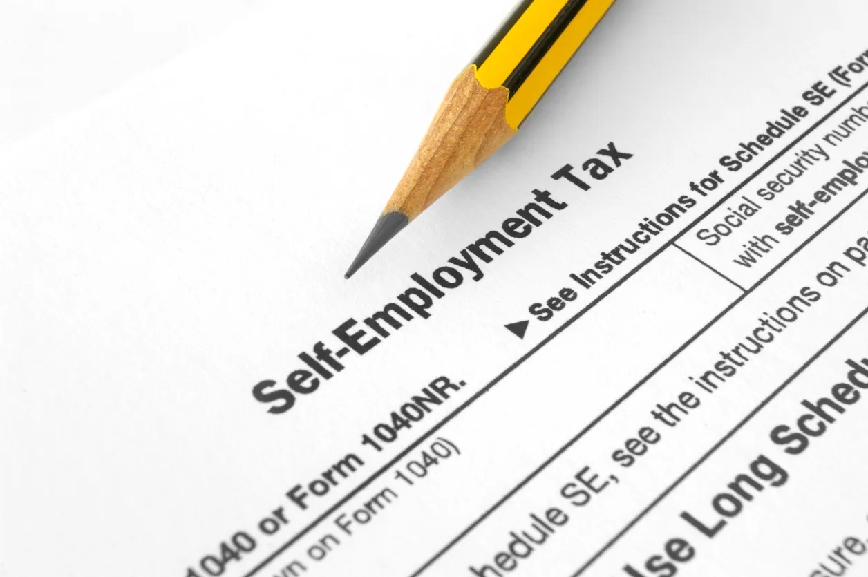 Do expats have to pay self employment tax